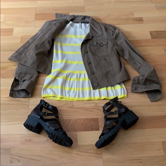 ❗️FREE Ann Taylor LOFT Peplum striped top MUST BUNDLE - Picture 7 of 8